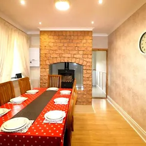  Holiday home Cheerful 4-bedroom Close To The Sea United Kingdom