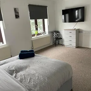 Lovely 4 Bedroom 2 Bathroom London
