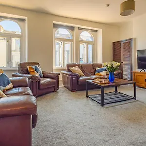  Apartment Castleview Coastal Comfort With 2 Parking Spaces United Kingdom